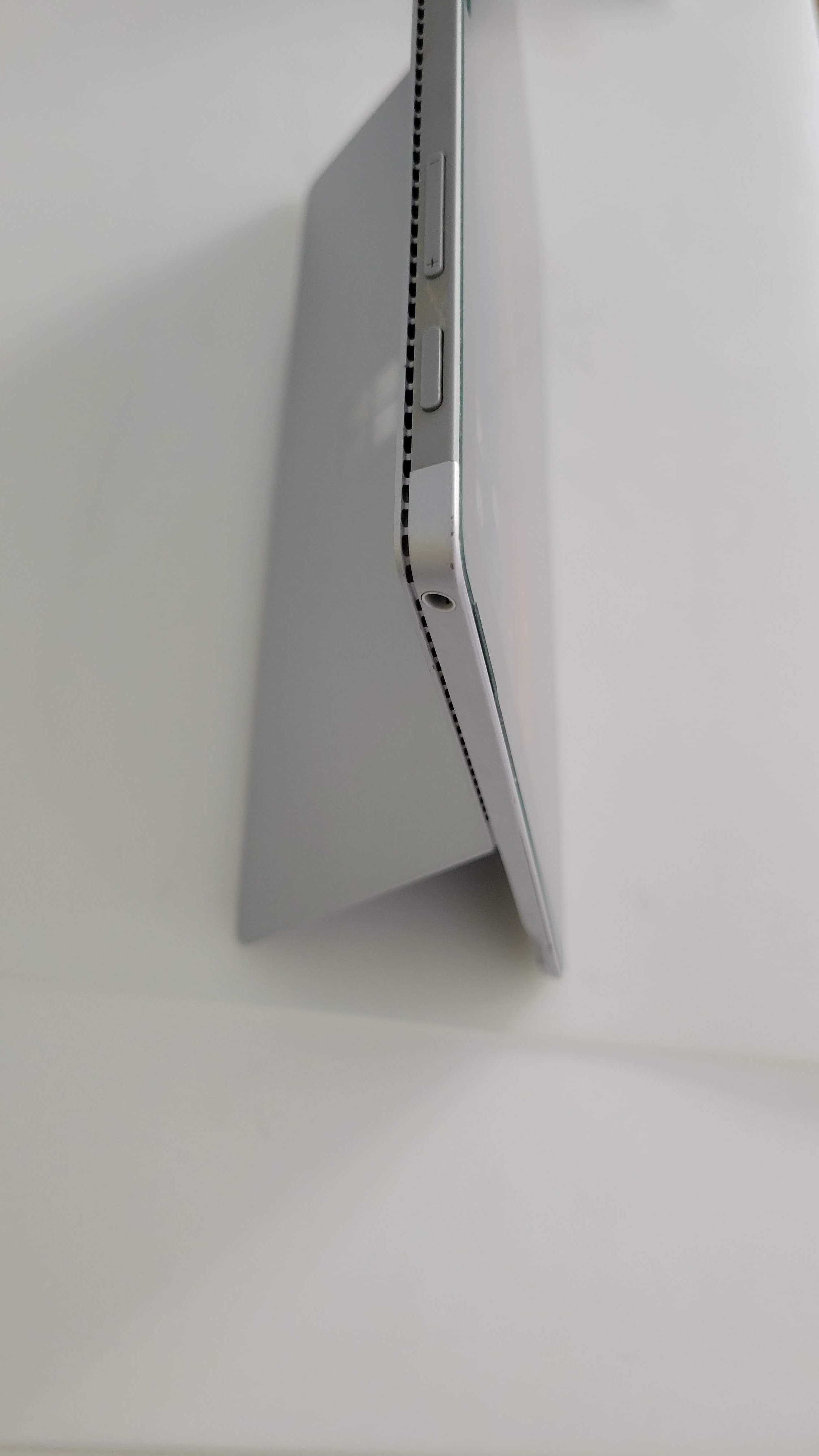 Microsoft Surface Pro, i7-6650U (12,3", 8 GB RAM, 256 GB SSD)