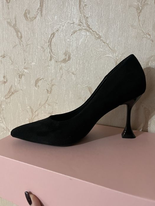 Чорні замшеві підбори