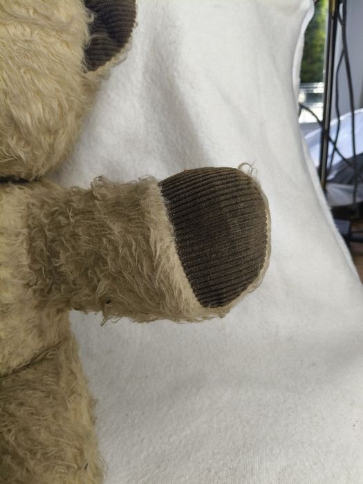 Stary pluszowy miś z okresu PRL