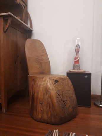 Cadeira de madeira de um só tronco, linda e muito original

Medidas: