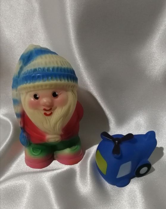 Гномик и Вертолет. Резиновые игрушки.