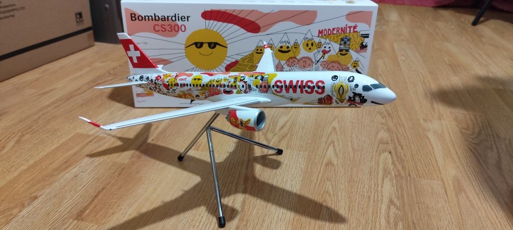 Modelo Suíço Bombardier CS300 – SWISSxFichtre Romandie Livery (1:100)