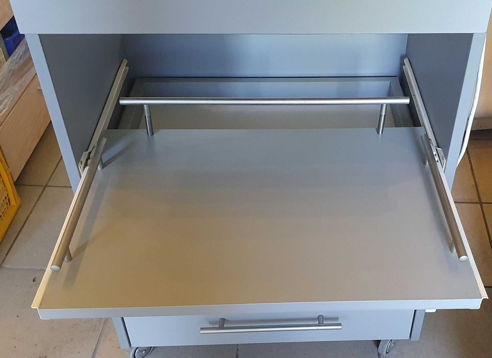 Szafka z szufladami i wysuwanymi półkami DREWNIANA