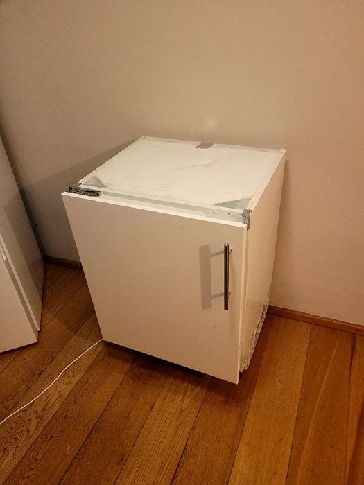 Lodówka podblatowa do zabudowy