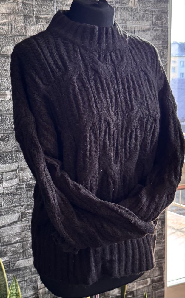 Nowy gruby czarny sweter 10 brak metki