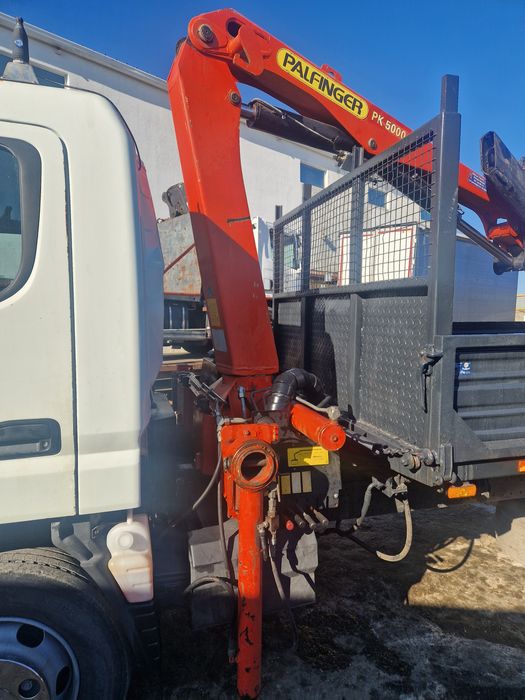 Mitsubishi fuso com grua