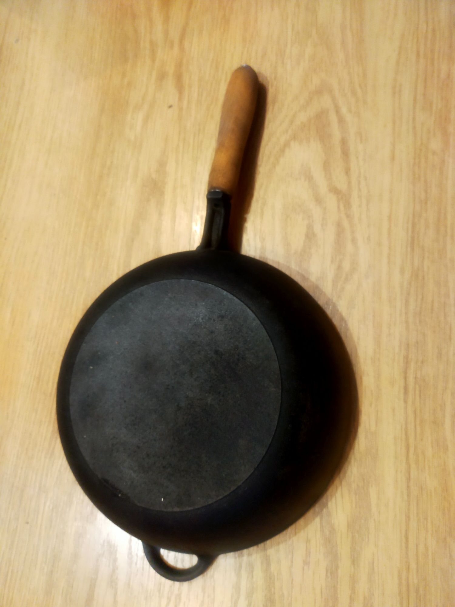Чавунна сковорідка (пательня)