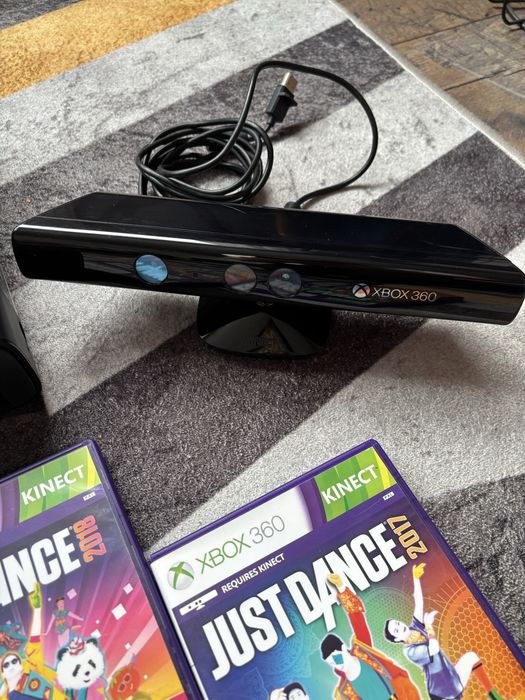 Xbox 360 z Kinectem i 7 grami - komplet gotowy do grania