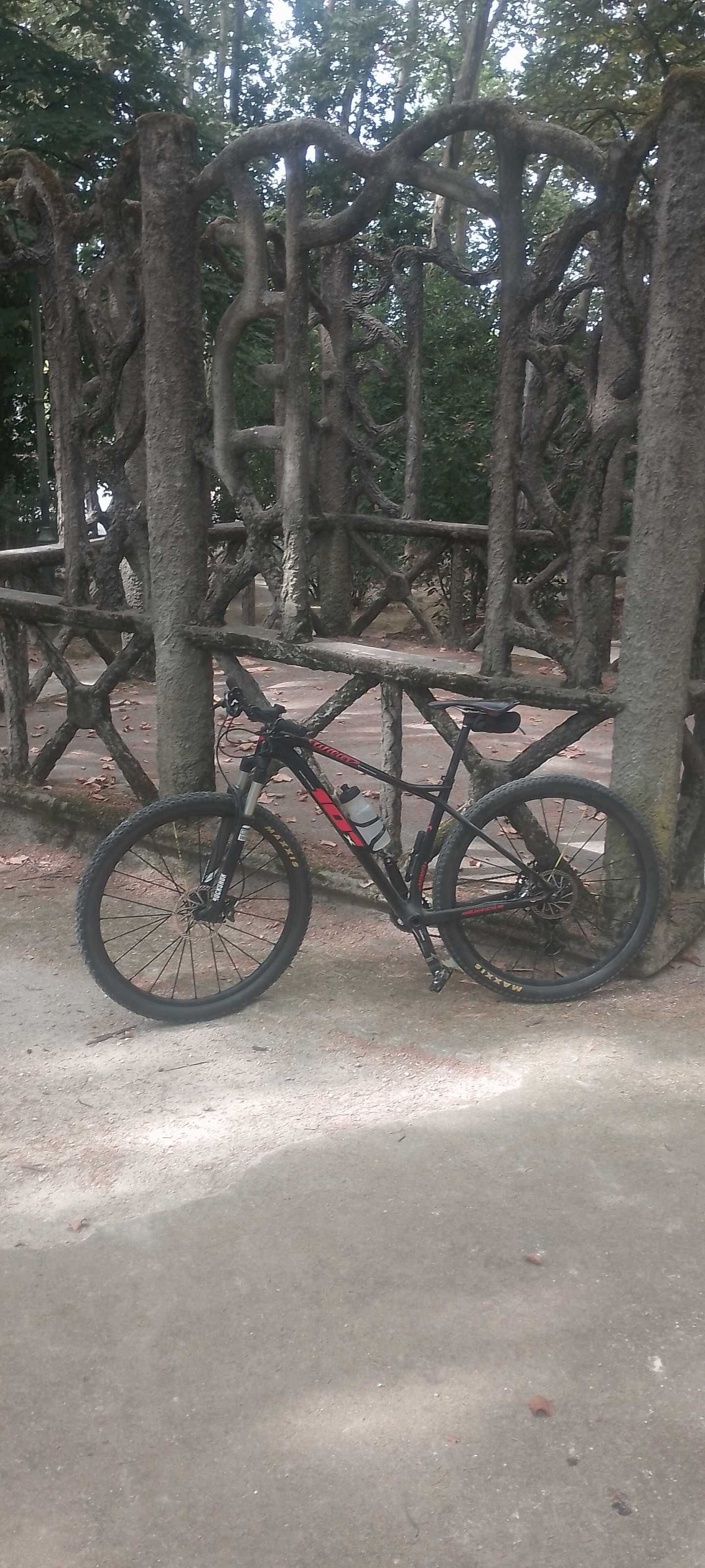 Bicicleta  roda 29  em carbono