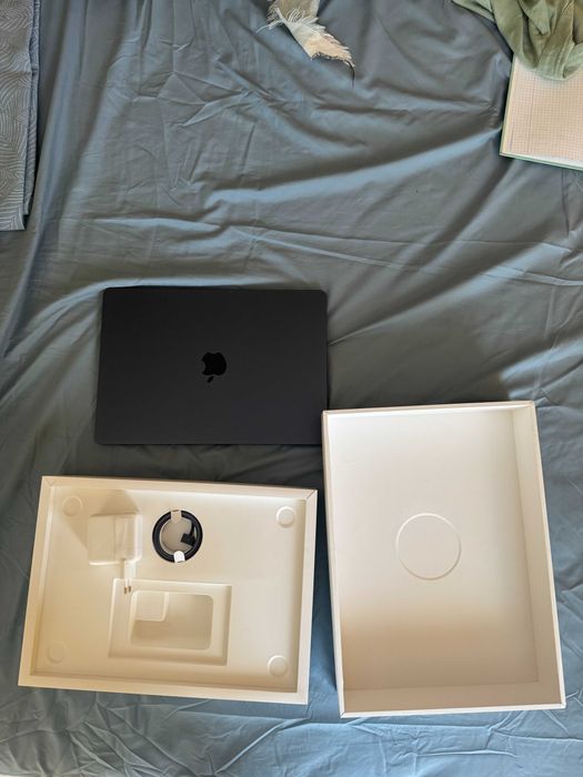 MacBook Air 15” M3 (2024) | 24GB RAM | 512GB SSD | Bateria 94%