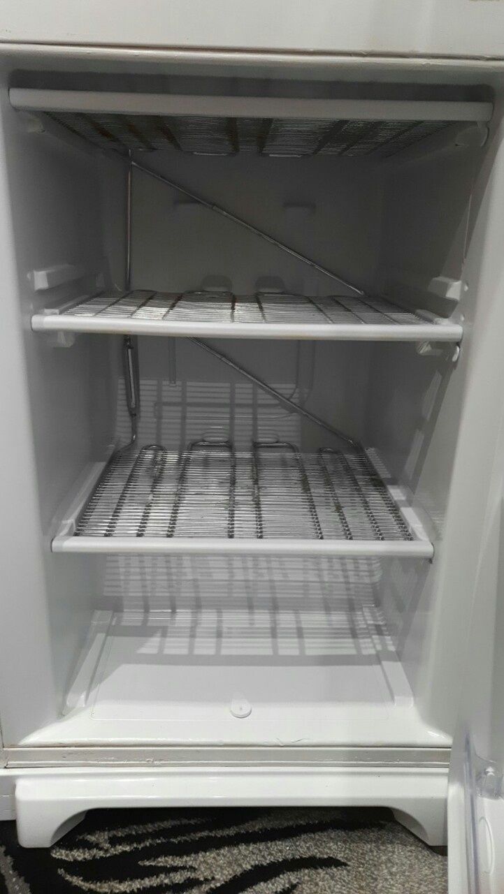 Продам холодильник Indesit