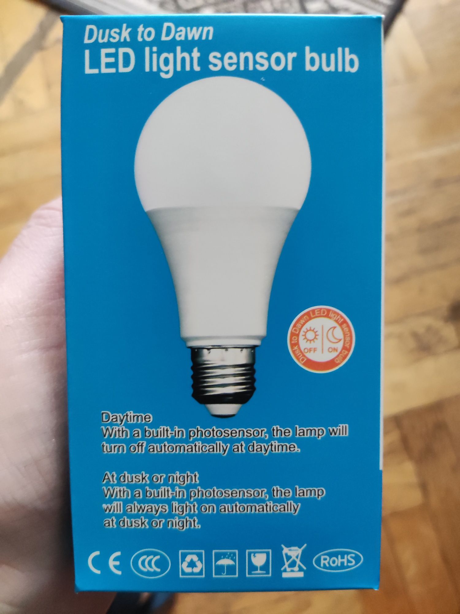Лампа LED з датчиком освітлення