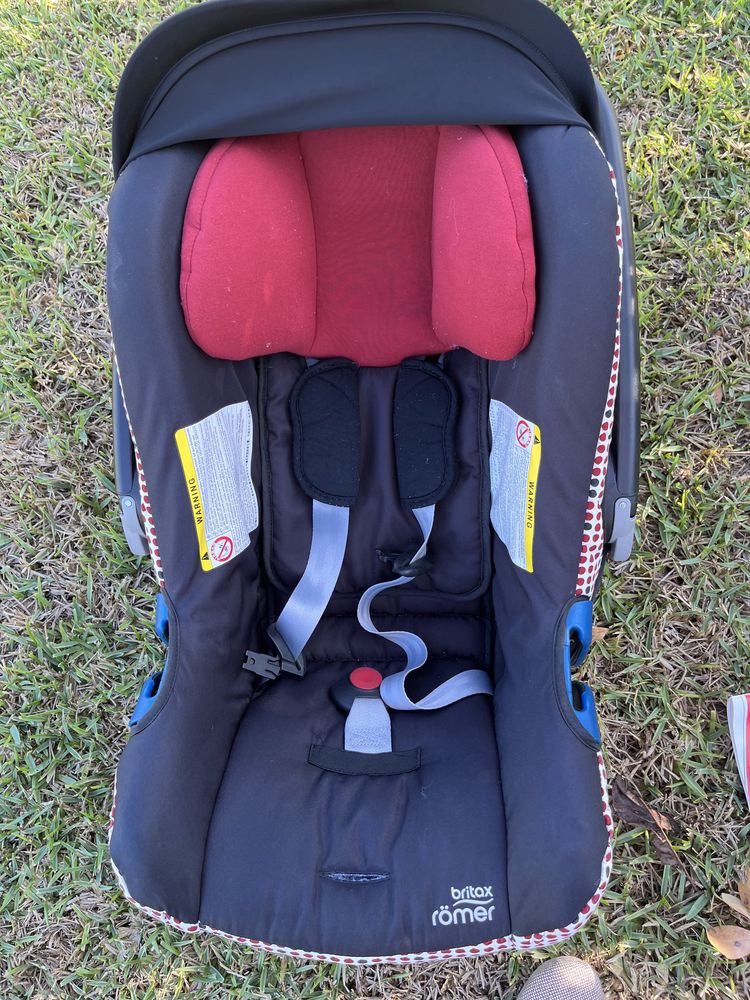 Ovo-Britax-Rommer e base Isofix