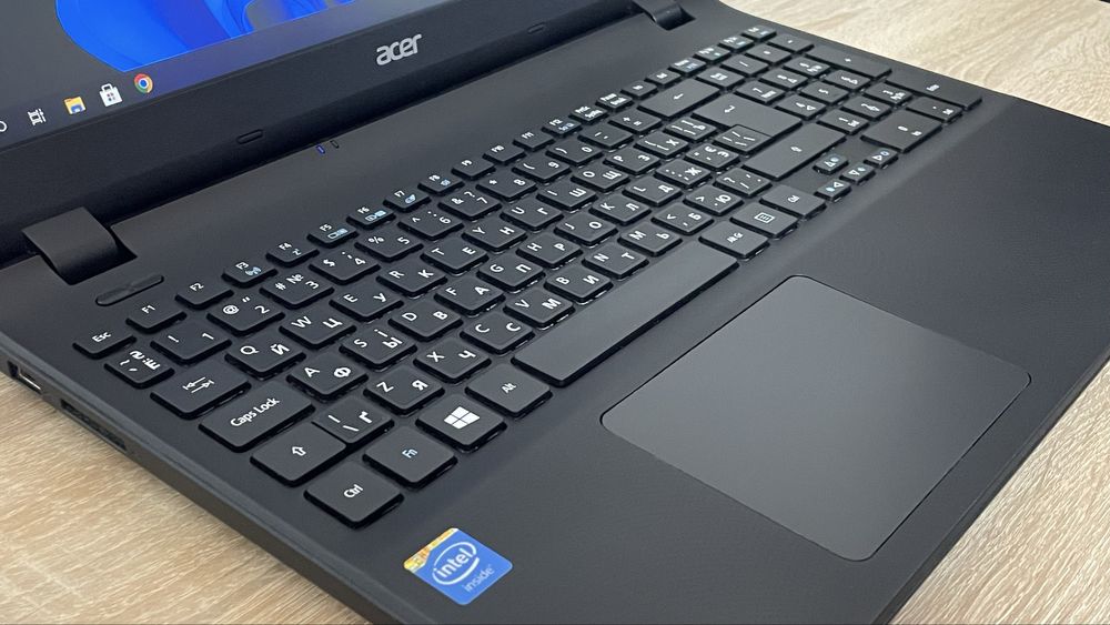 Ноутбук Acer Aspire ES1 / 8 GB RAM / SSD / 3 год. акб / Ідеал
