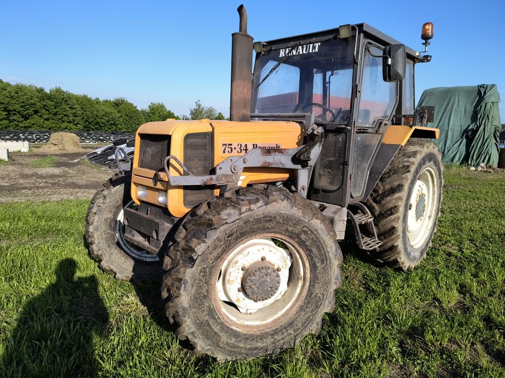 Renault 75-34 z ładowaczem Faucheux.
