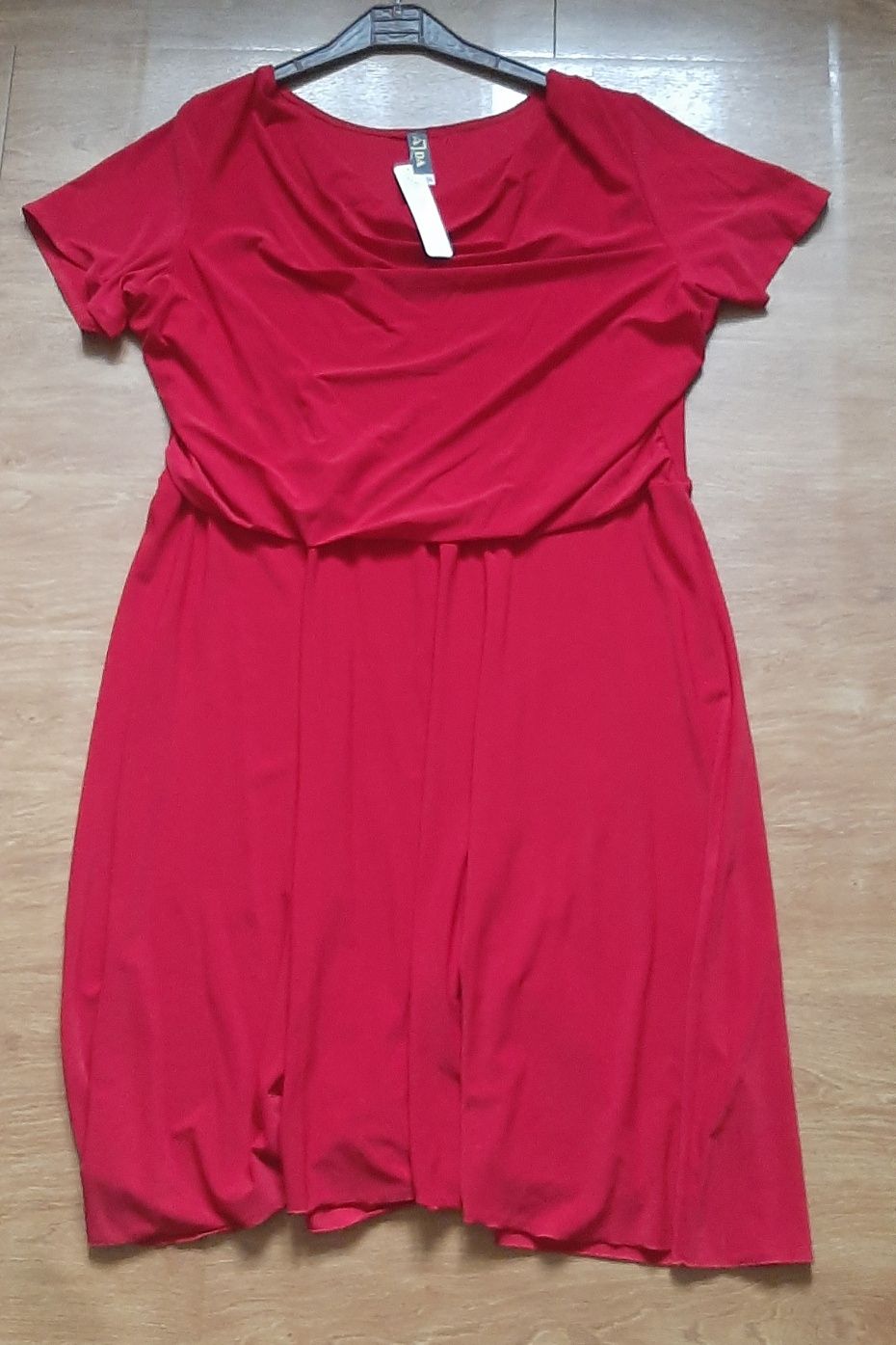 Elegancka czerwona sukienka rozmiar 56 firmy ajda