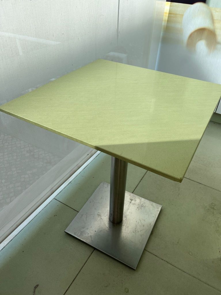 10 mesas de gratino com base inox