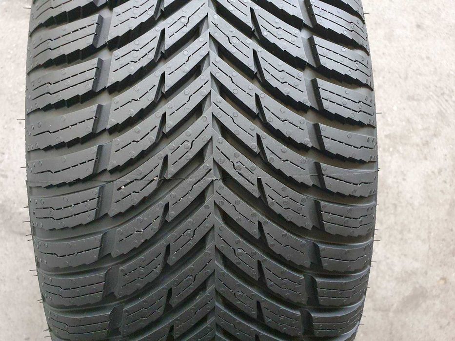 2x Nokian Seasonproof  235/45r18  8mm Jak nowe