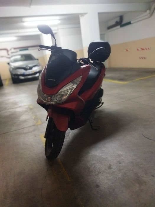 PCX semi nova 8 mil quilómetros 1 dono