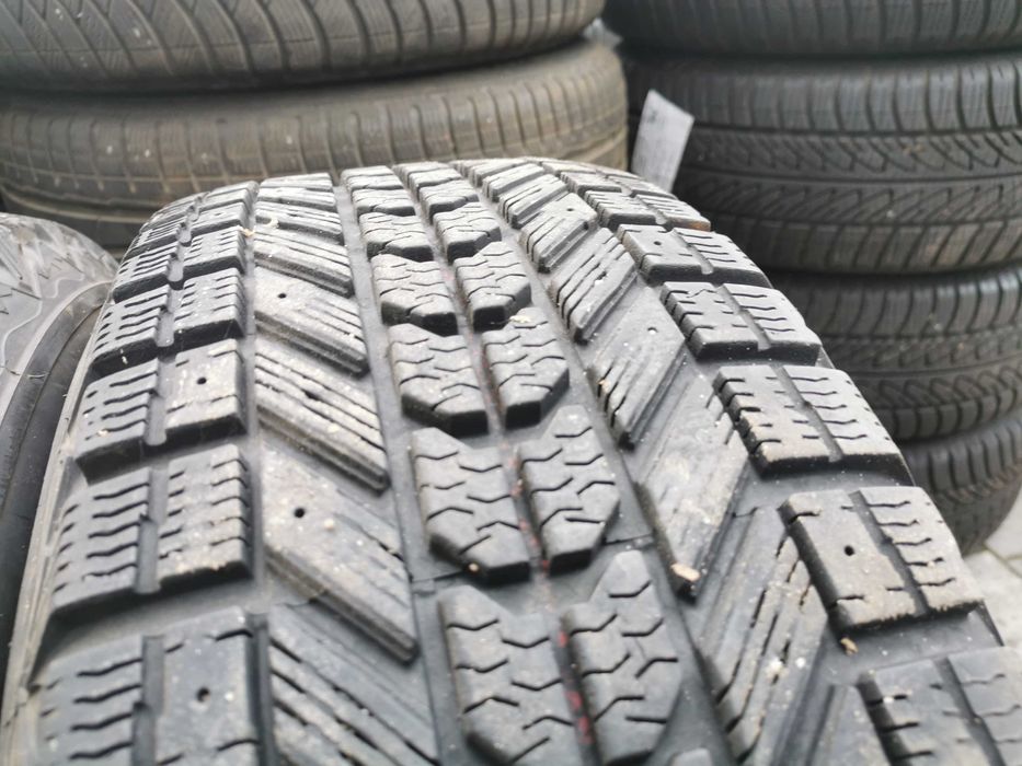 Firestone Winterforce UV 235/65r17 103S 7-8mm N1233
