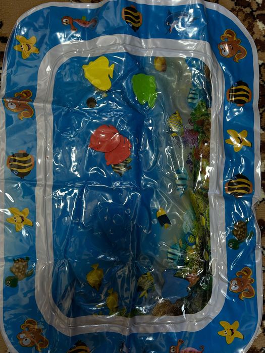 Іграшки (автобус, квітка, коврик водний та подушка з брязкальцями)