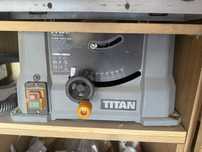 Piła stołowa z saniami  firmy
TITAN    model TTB674TAS w 100 % sprawna