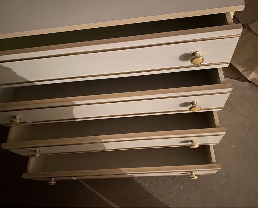 Mesas de cabeceira e comoda