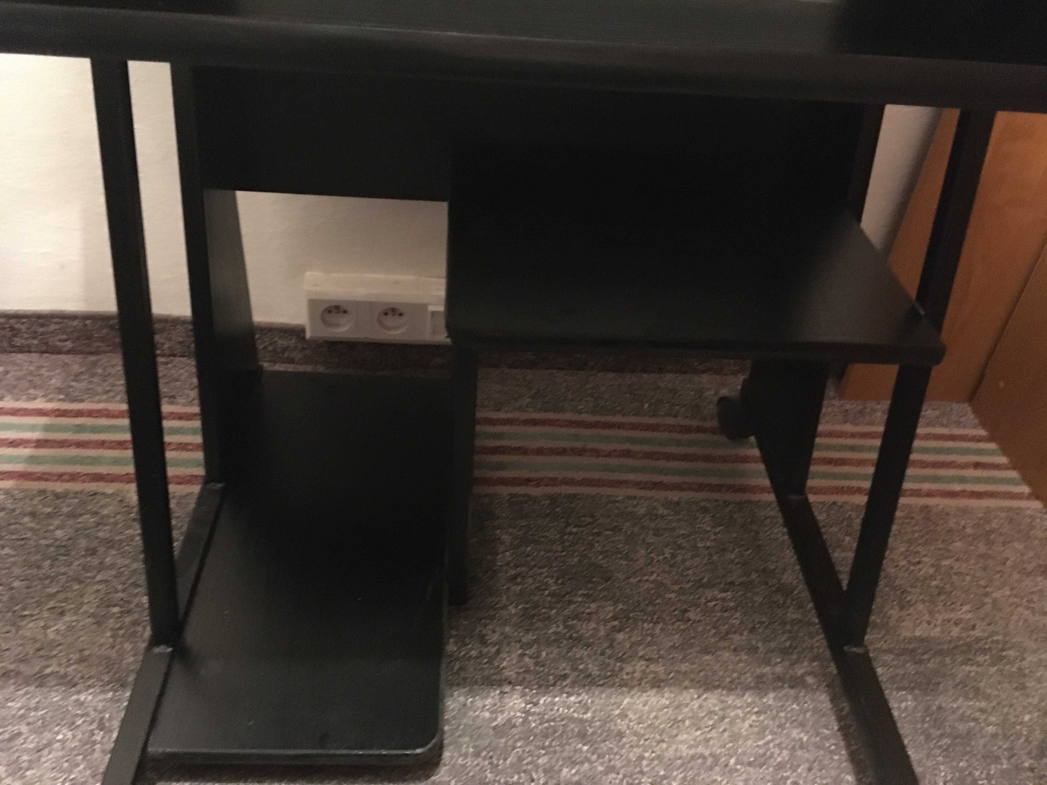 Biurko czarne, komputerowe, stalowa rama