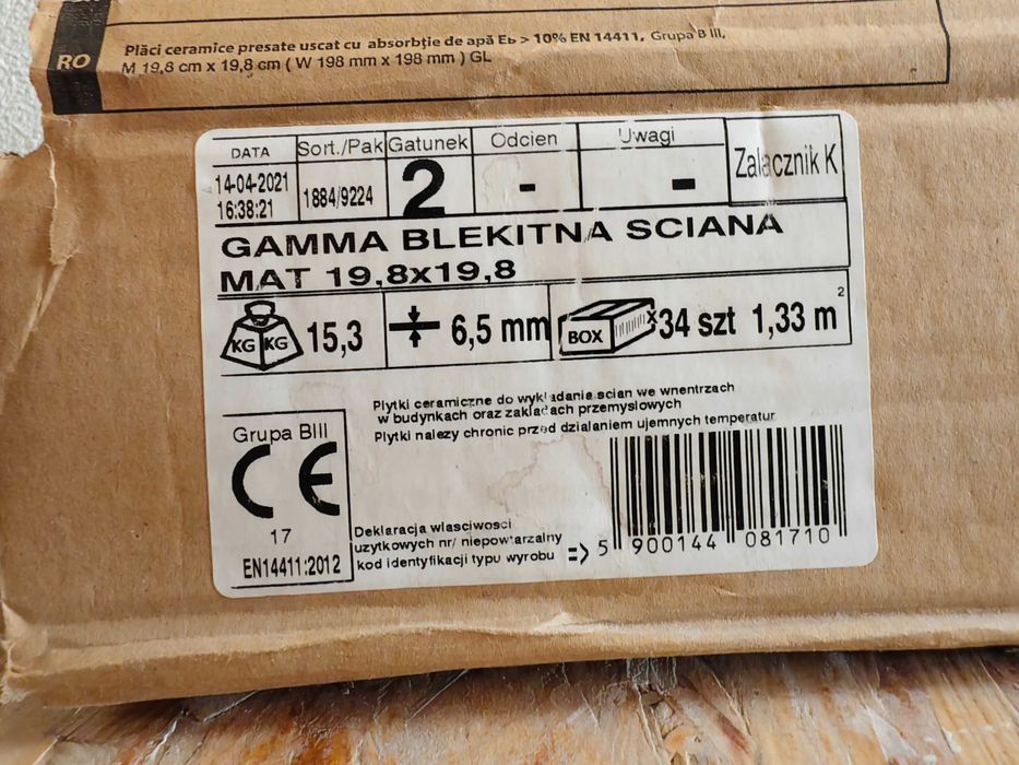 Керамічна плитка 20х20см є 5,5 м.кв.