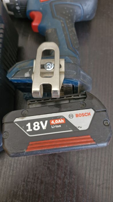 Máquina Bosch bateria e carregador