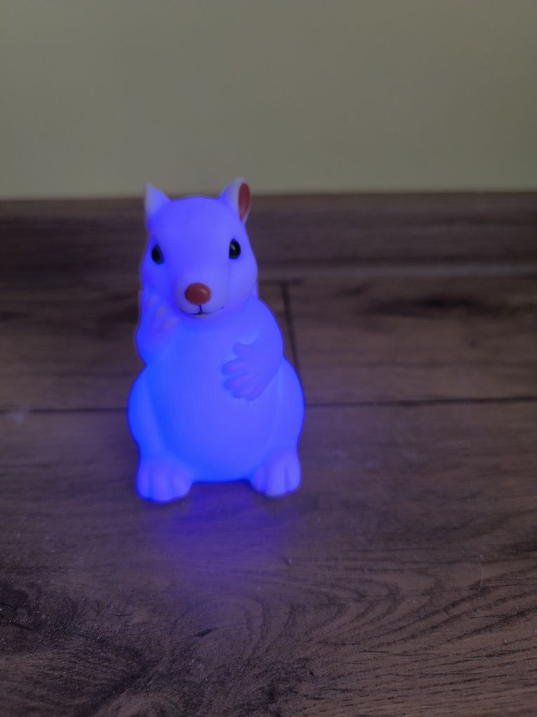 Mała lampka figurka wiewiórka