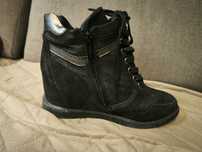 Czarne sneakersy z brokatem