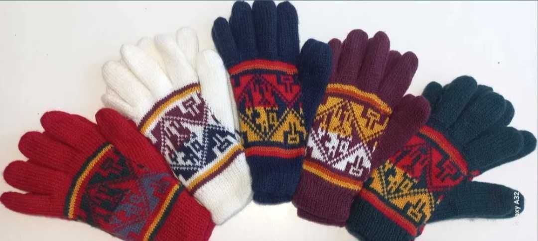 Rękawiczki z wełną z alpaki z Peru
