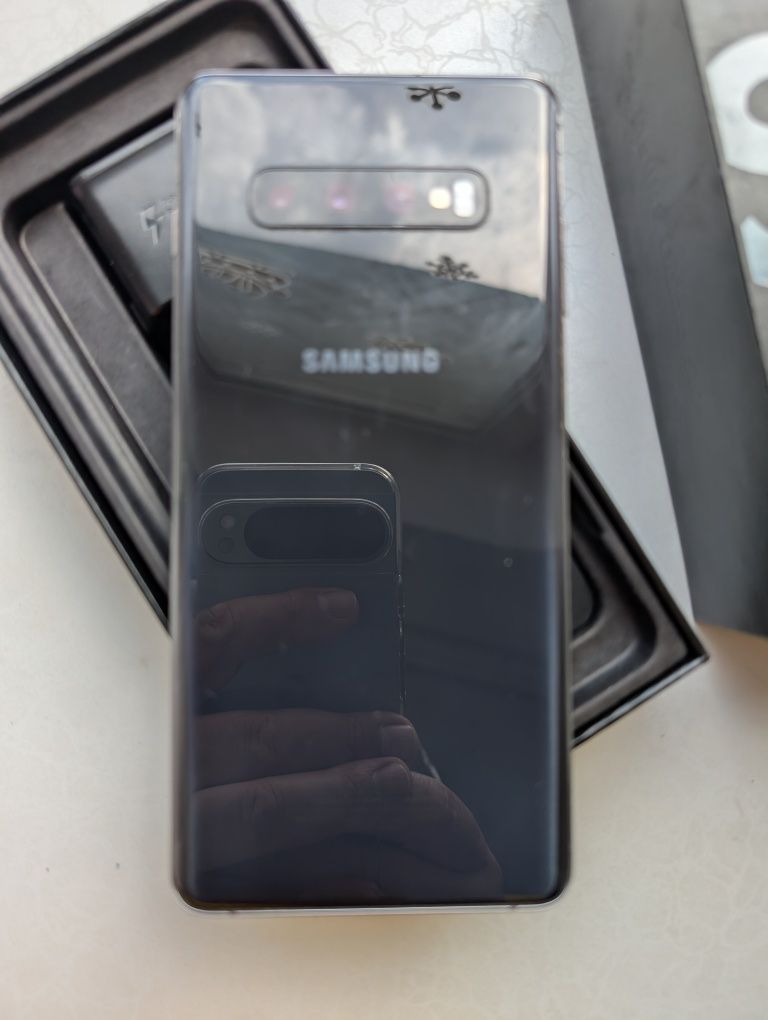 Samsung s 10 + ..