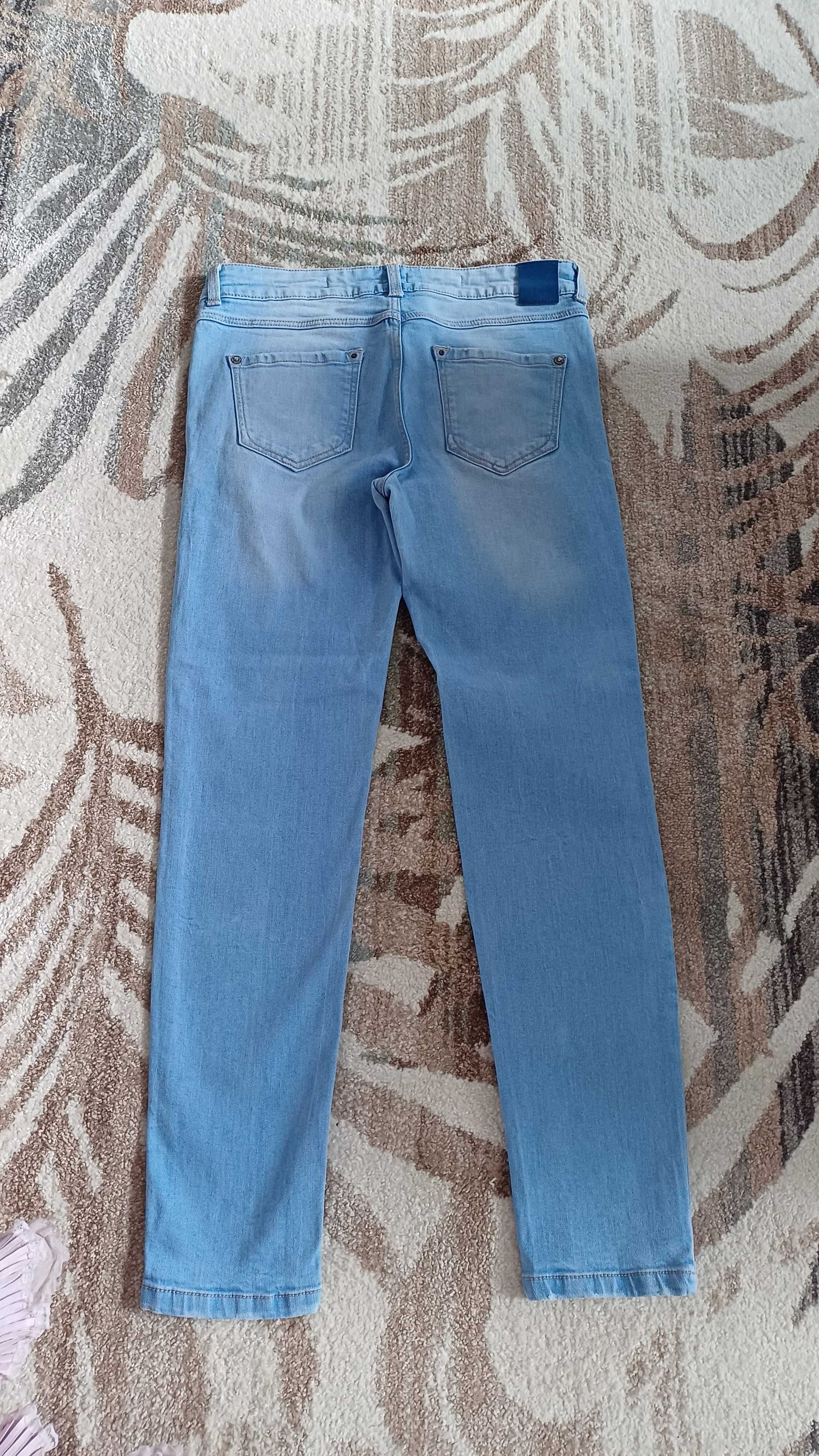Jeansy skinny fit r.38 Stradivarius