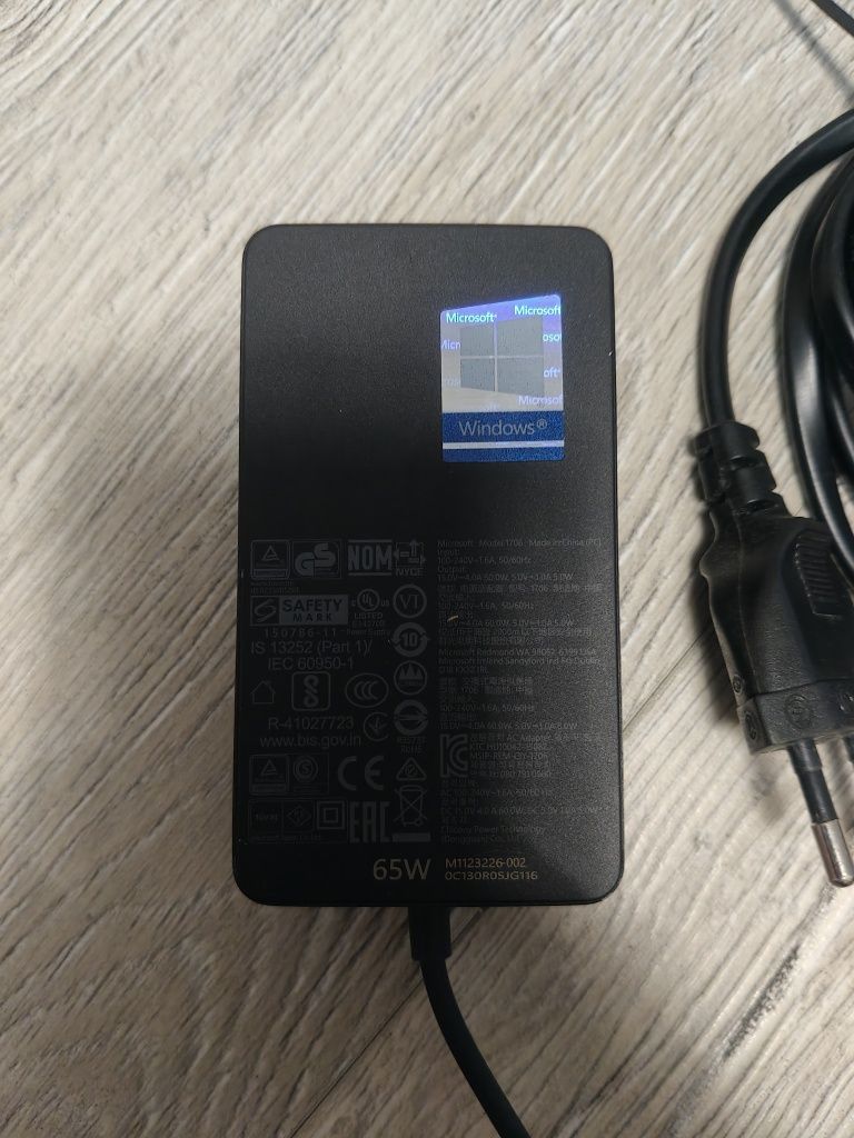 Zasilacz Microsoft Surface 65W