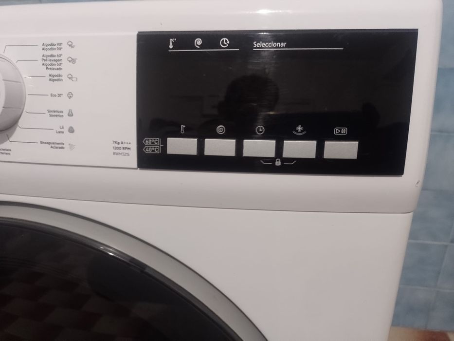 Máquina de lavar roupa Becken a funcionar perfeitamente