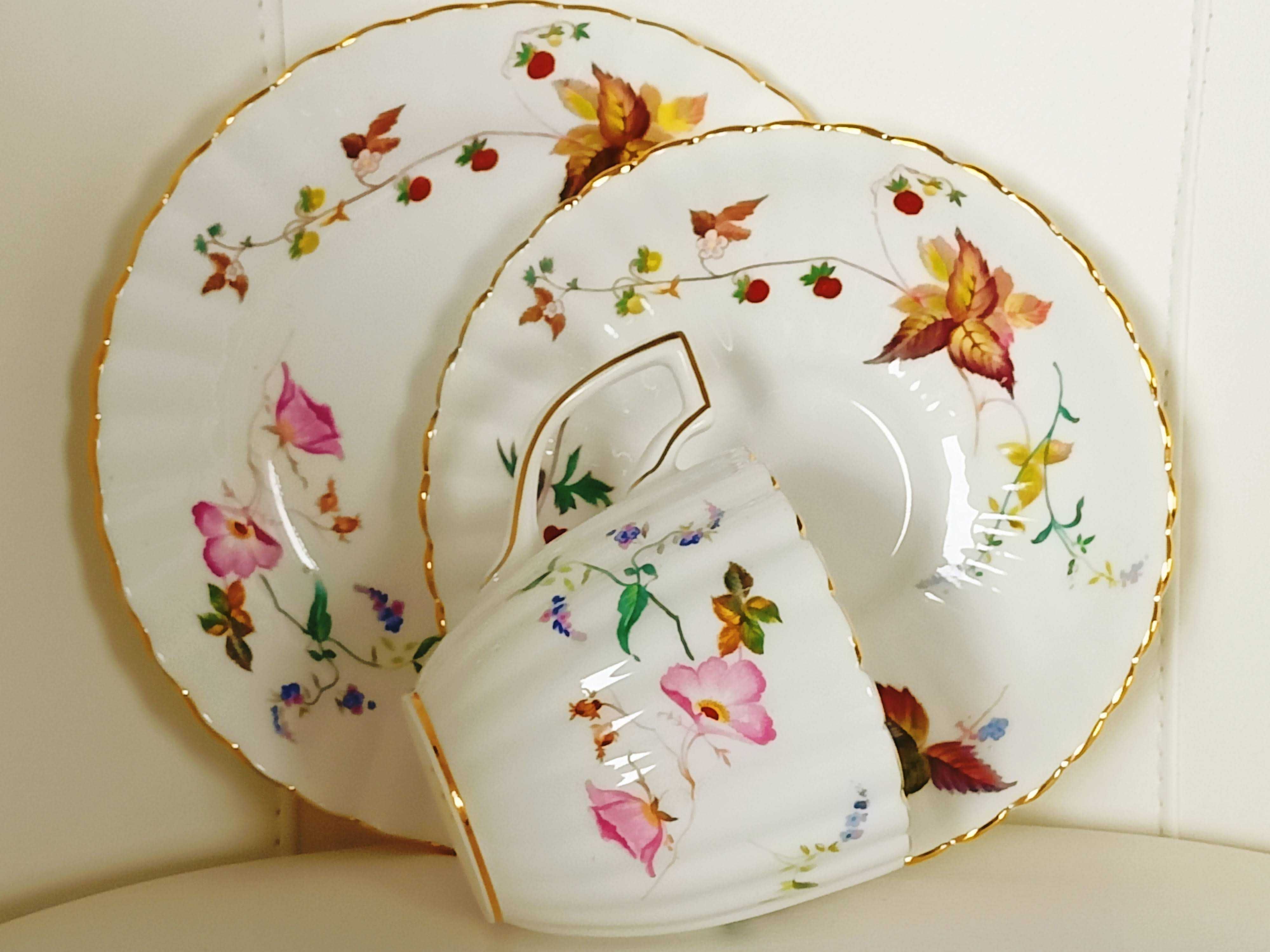 **filiżanka Strawberries porcelana ROYAL CHELSEA England