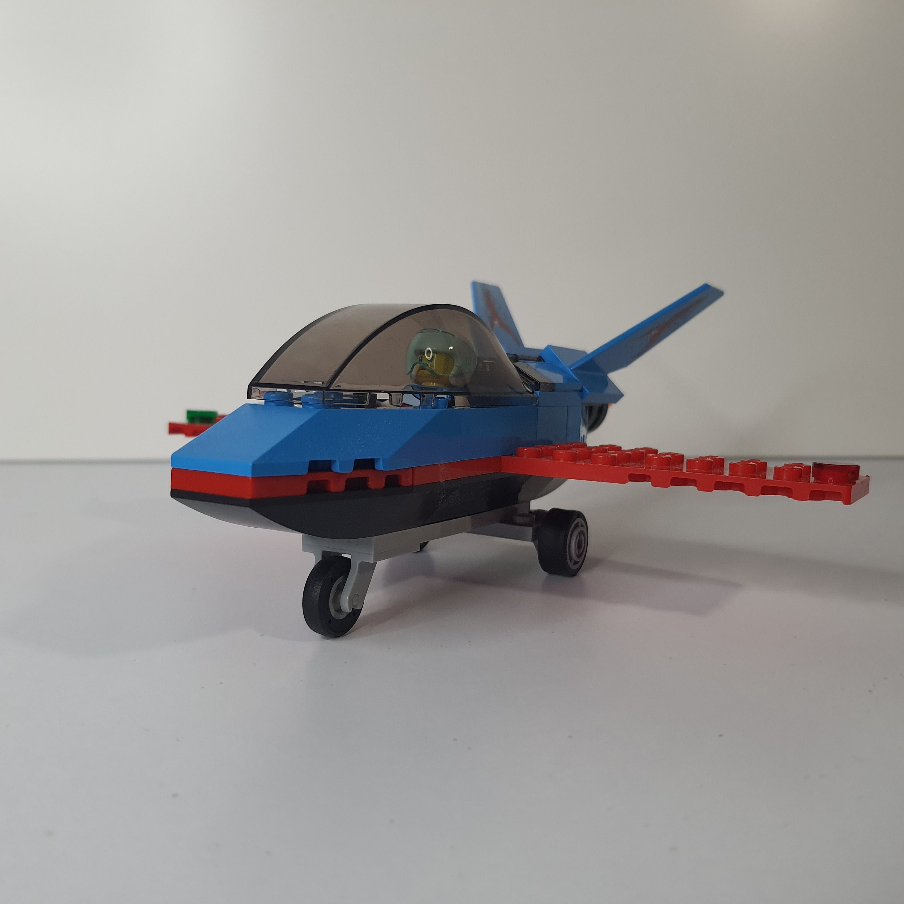 LEGO City 60323 - Samolot kaskaderski #132
