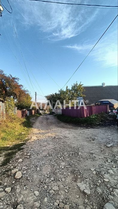 Будинок з ділянкою  50 сотих і новим фундаментом