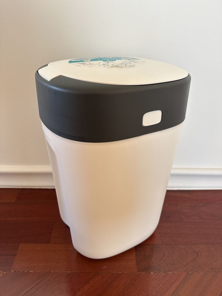 Contentor fraldas Tommee Tippee Twist&Clic com 6 recargas