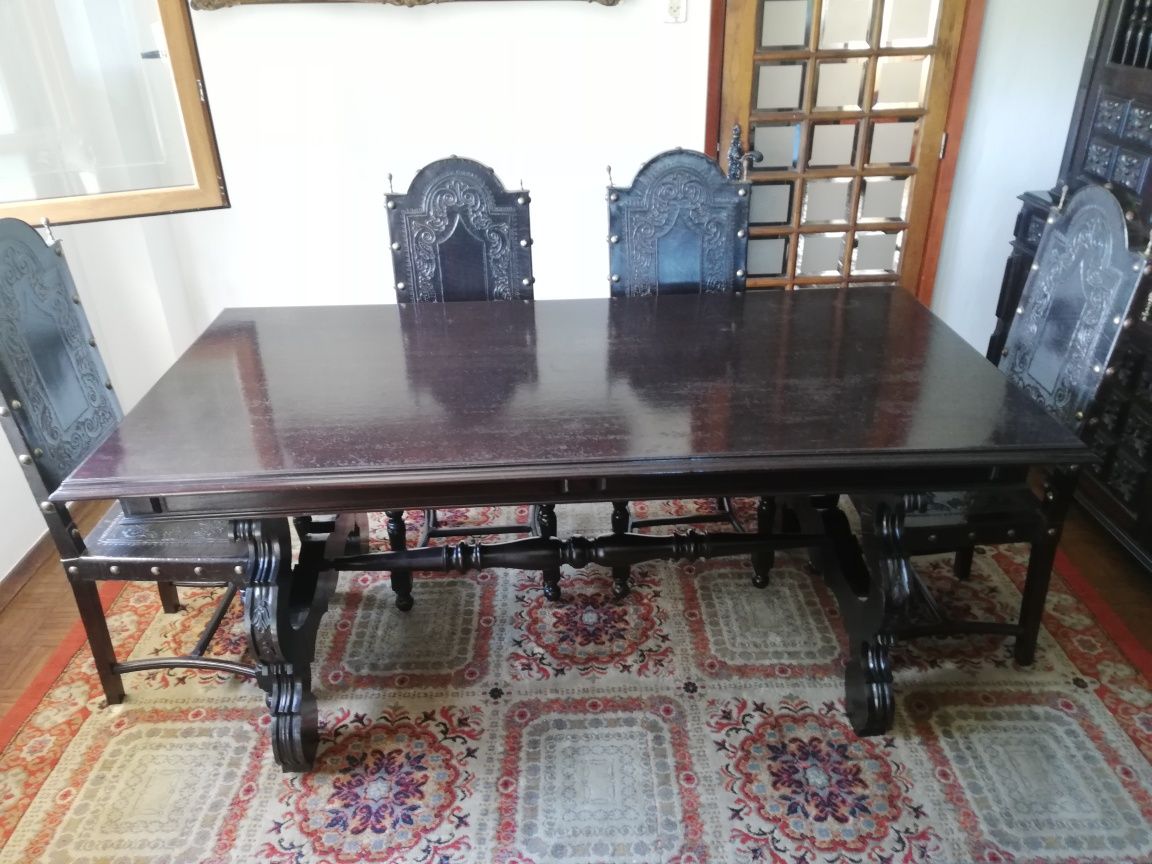 Mesa de sala com 6 cadeiras