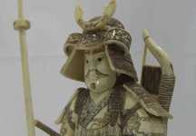 Figura de samurai Japão em osso de bufalo de agua Mede 43