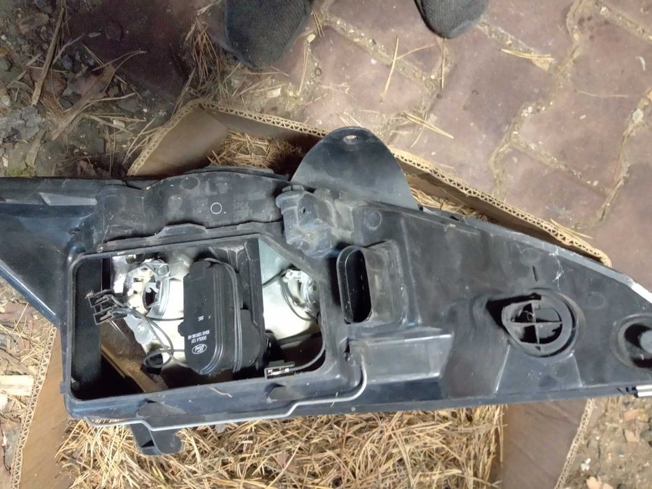 Lampa Focus MK1 lewy przód