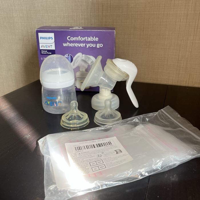 Механічний молоковідсмоктувач Philips Avent з пляшкою