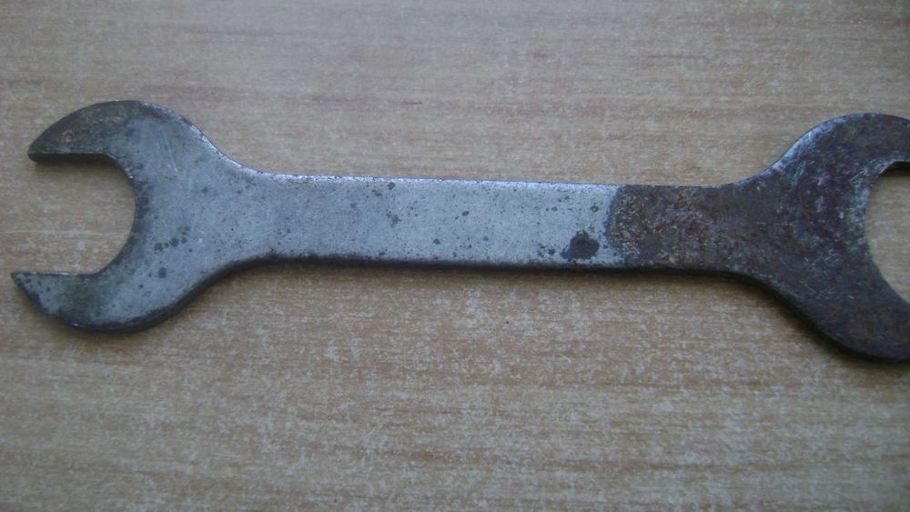 Starocie z PRL - Stare narzędzia = Klucz rowerowy sygnowany ZZR