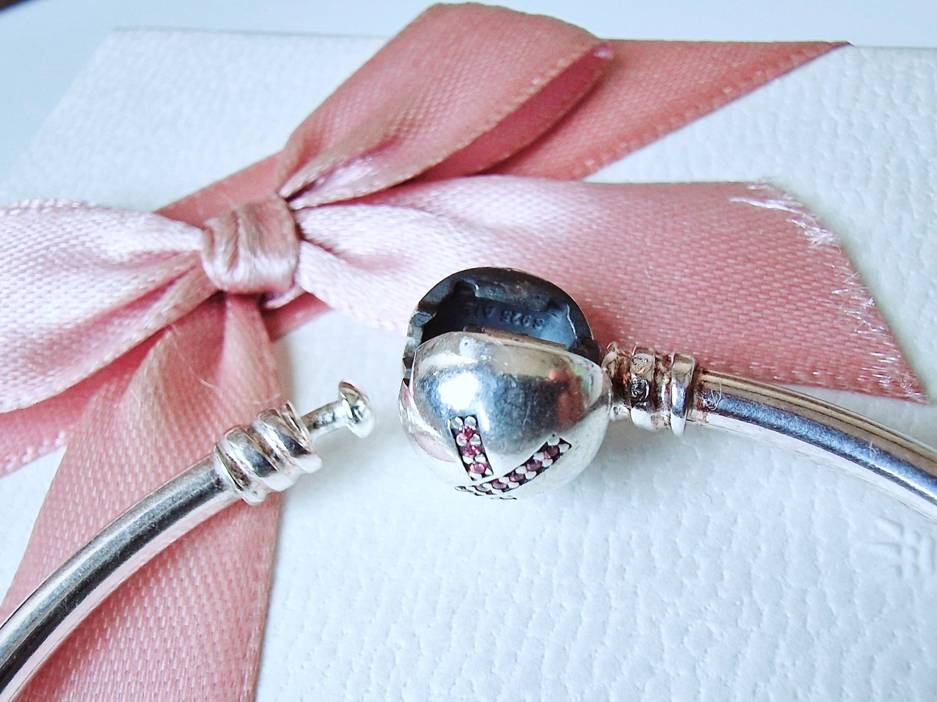 Pulseira Bangle Laço Rosa Luta contra o cancro da Pandora