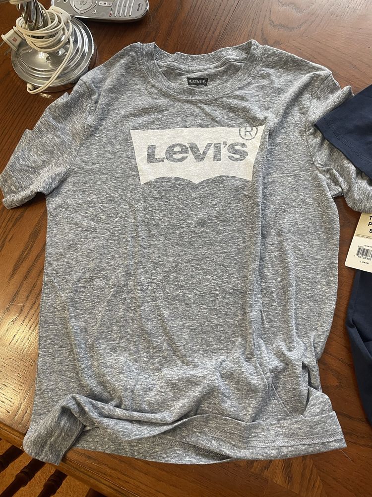 Levis футболки нові