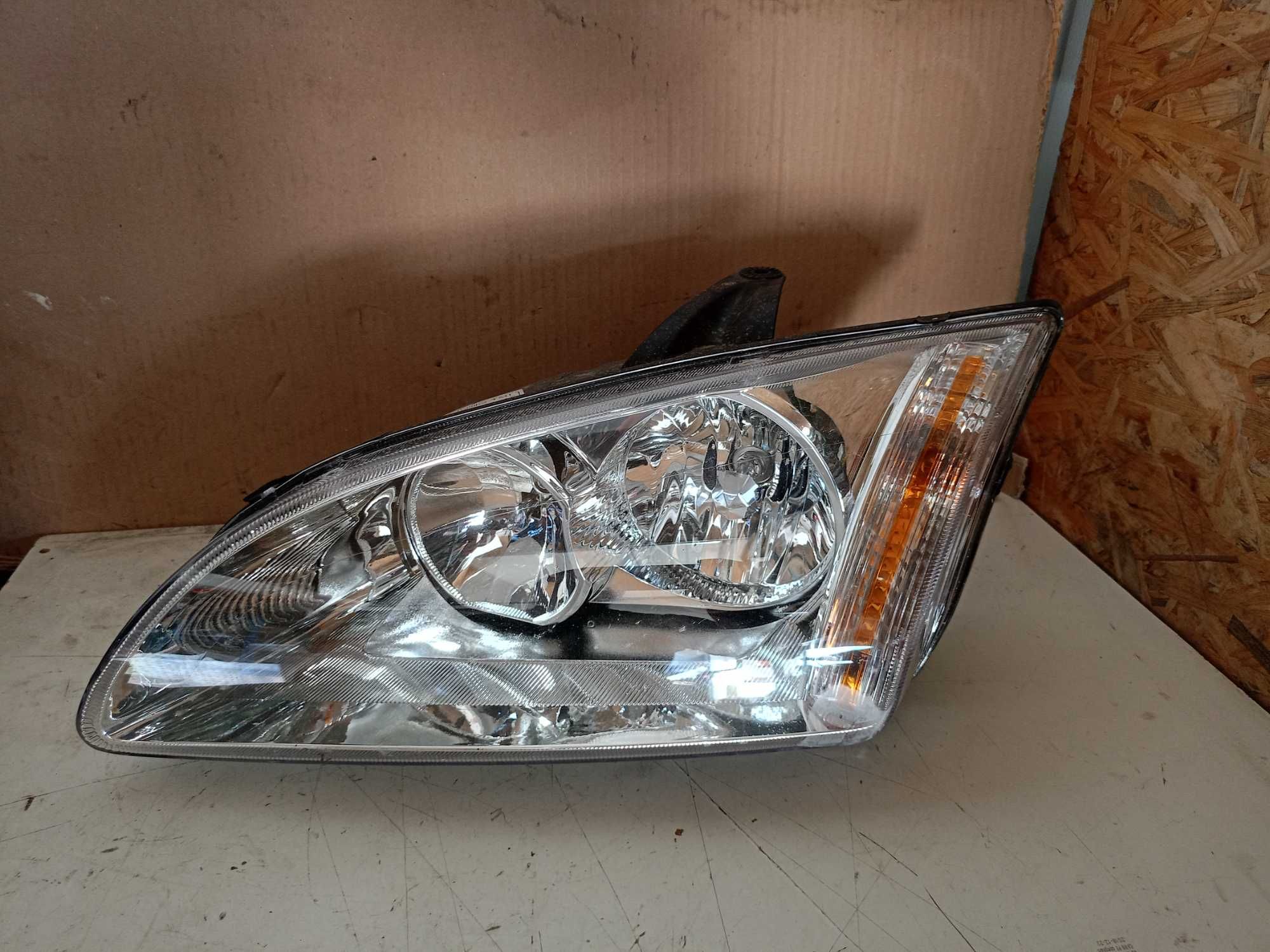 Ford Focus MK2 Lampa Lewa Przód EU