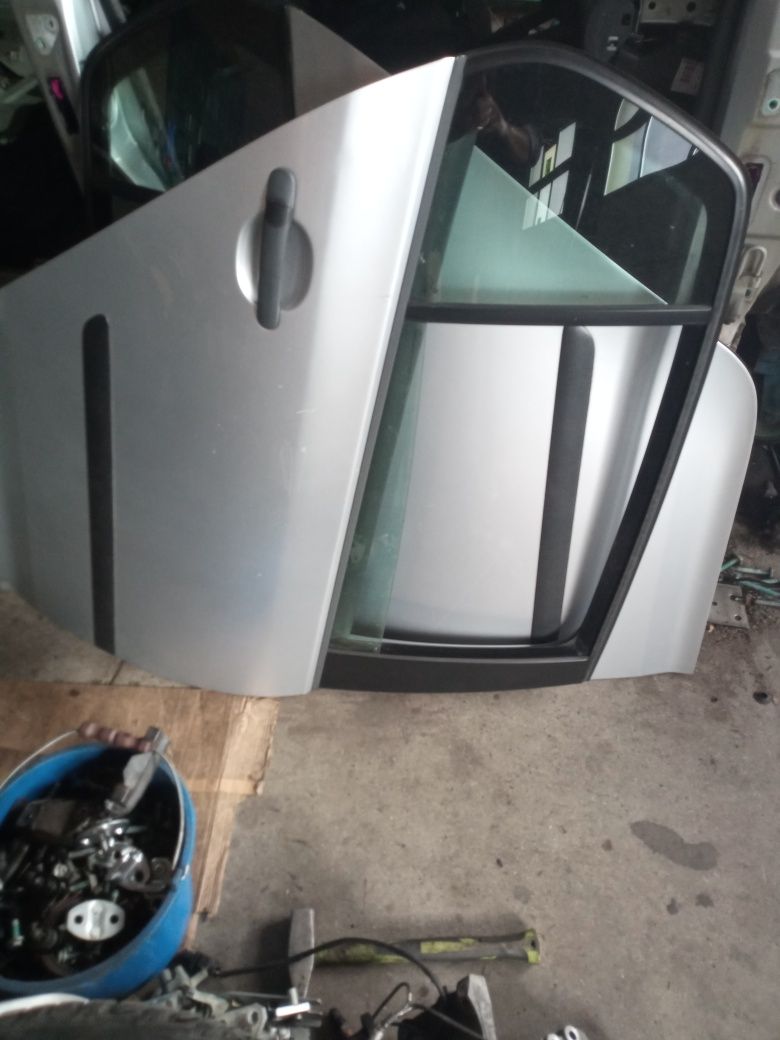 Drzwi VW Golf V LA7W 4 drzwi